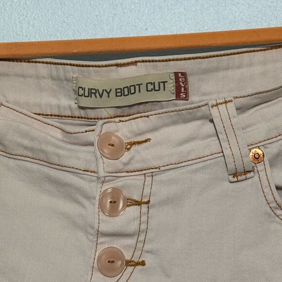Levi's Beige Capris - Picture 5 of 11